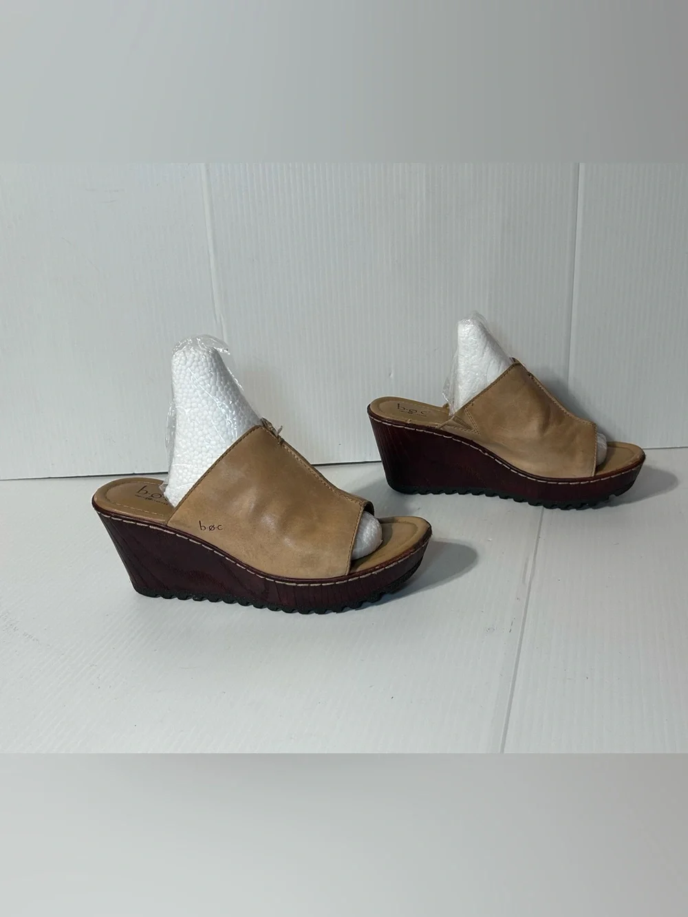 b.o.c. Leather Wedge Slide Sandals women size 8 M